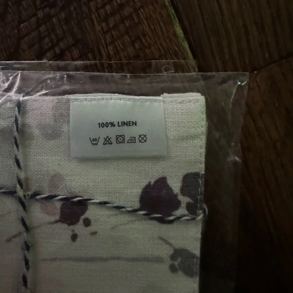 NWT LINEN TALLES COASTERS Set Of 4